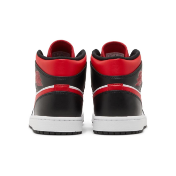 Jordan Mid Bred Toe z klasyczną kolorystyką Black and Red, łączącą czernią z czerwienią.