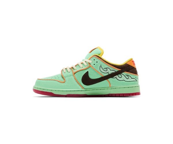 Nike SB Dunk Low Rodeo Tourmaline Nike Dunk Low Rodeo Tourmaline – sneakersy z westernowymi detalami i kolorystyką inspirowaną turmalinem.