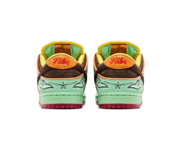 Nike SB Dunk Low Rodeo Tourmaline Nike Dunk Low Rodeo Tourmaline – sneakersy z westernowymi detalami i kolorystyką inspirowaną turmalinem.